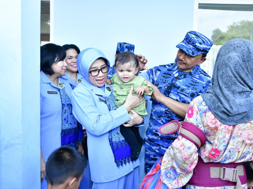 Bakti TNI AU di Sumatera Barat Hadirkan Layanan Kesehatan Gratis, Sembako, Donor Darah, dan Renovasi Fasilitas Umum
