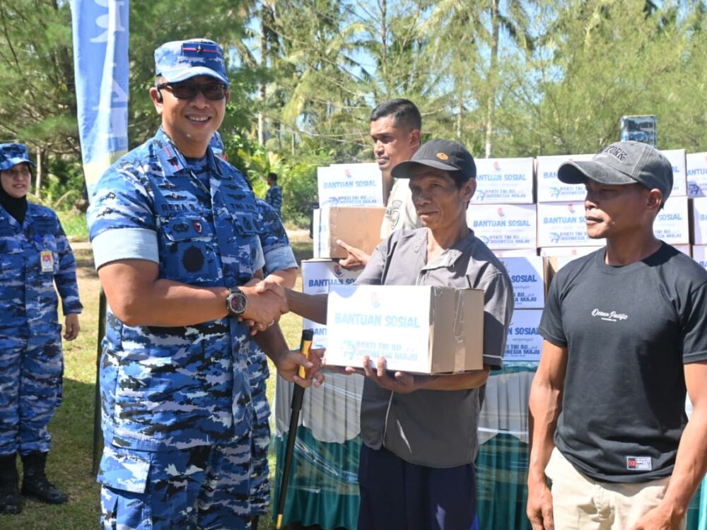 Bakti TNI AU di Banyuwangi, Lanud Abdulrachman Saleh Hadirkan Layanan Kesehatan dan Bantuan Sosial