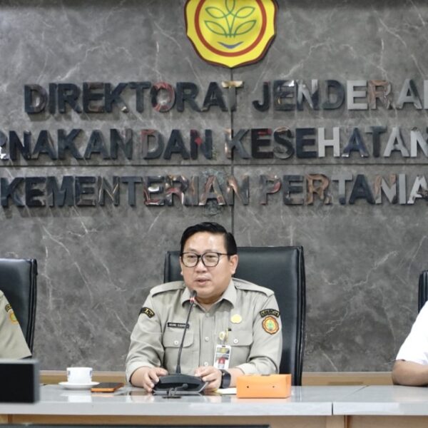 Mentan Amran Tahan Kenaikan Harga Pakan, Genjot Penyerapan Telur Peternak