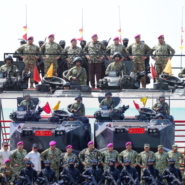 Lima Tokoh Nasional Resmi Jadi Warga Kehormatan Korps Marinir TNI AL