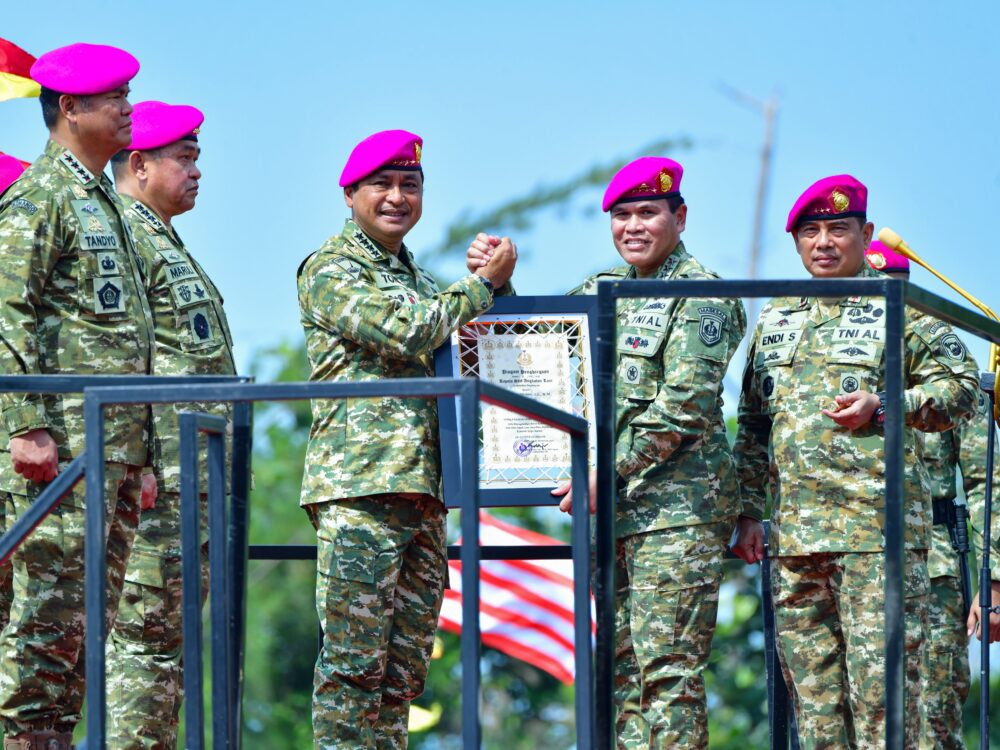 KASAU Resmi Menjadi Warga Kehormatan Korps Marinir dan Terima Tiga Brevet Kehormatan