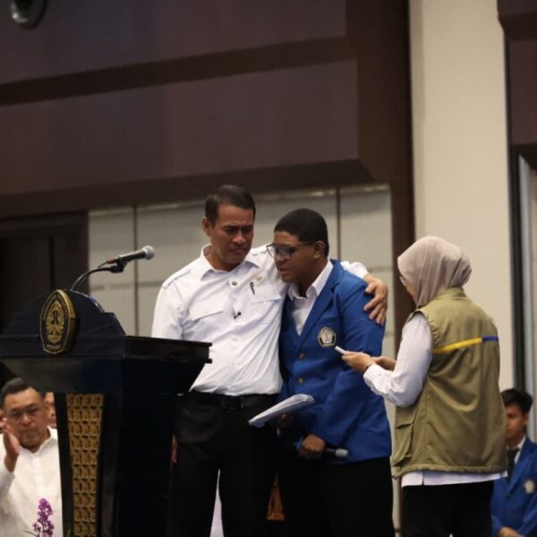 Dengar Keluhan Mahasiswa Alor, Mentan Amran Instruksikan “Bulog Kirim Beras”