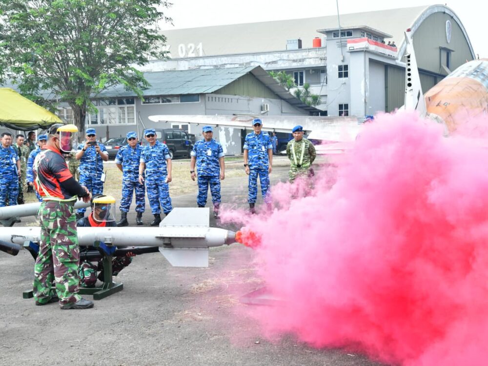 Wakasau Tinjau Smoke System Jelang Demo Udara HUT ke-81 Kemerdekaan RI