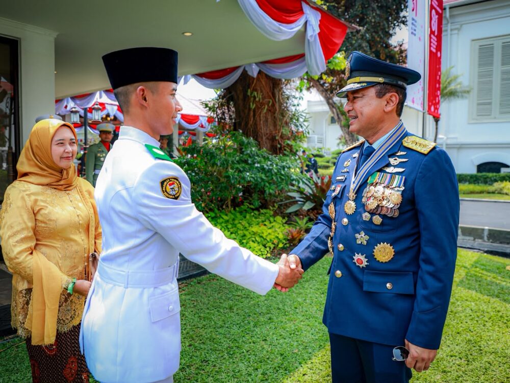 Siswa SMK Penerbangan AAG Jadi Komandan Kelompok Paskibraka