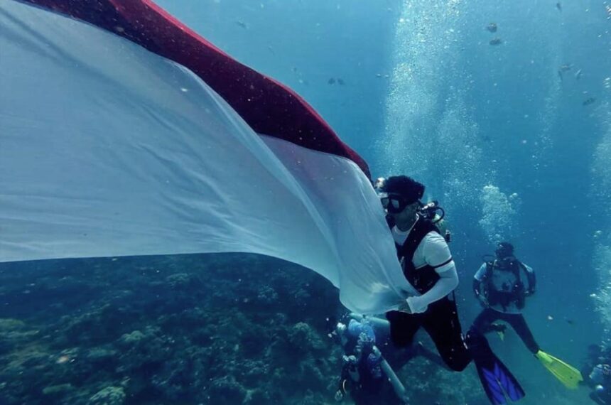 HUT ke-81 RI, TNI AL Gelar Upacara Bawah Laut di Morotai