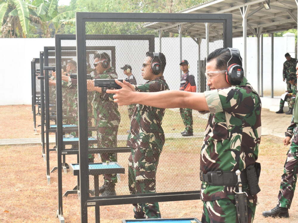 Wingdik 400/Matukjur Gelar Latihan Menembak Pistol Semester II