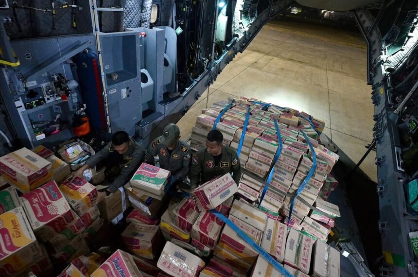 Seskab Teddy: “253 Ton Logistik Telah Dikirim ke NTT”