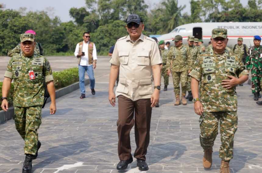 Menhan Sjafrie Pimpin Rapat Penanganan Karhutla di Riau