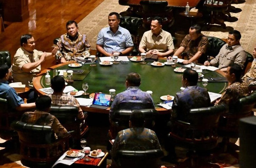 Presiden Prabowo Evaluasi Karhutla Kalimantan dan Gempa NTT