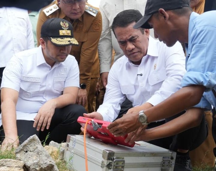 Kementan Bangun 2,4 Km Irigasi, Petani Cirebon Tetap Berproduksi