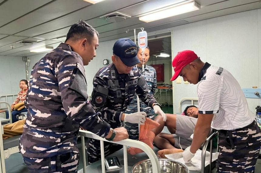 Bencana NTT, KRI dr. Soeharso-990 Rawat Pasien dan Suplai Oksigen