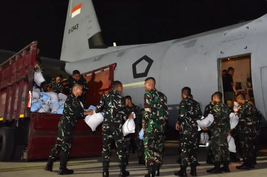 Hari Kesepuluh Gempa NTT, TNI Salurkan 825,585 Ton Bantuan