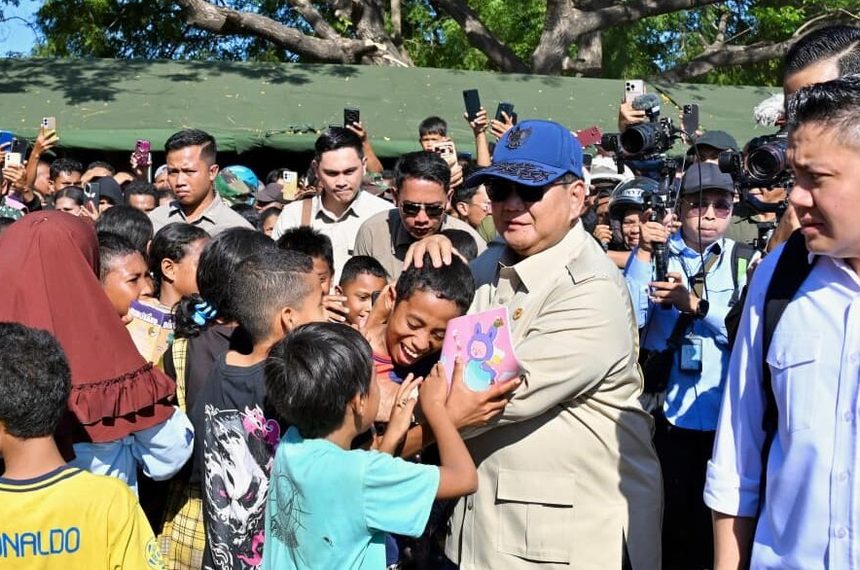 Presiden Prabowo di Tengah Pengungsi Nagekeo, Negara Hadir