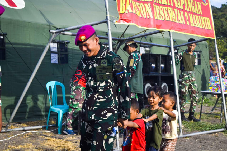 TNI AL Gelar Trauma Healing untuk Anak Pengungsi Gempa NTT