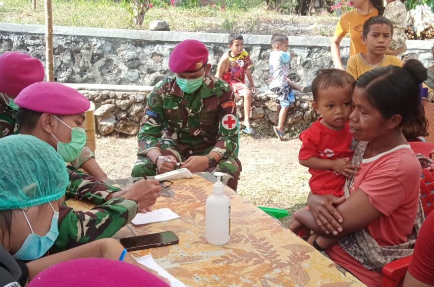 12 Hari Pascagempa NTT, Marinir Bantu Bersihkan Rumah dan Layani Warga