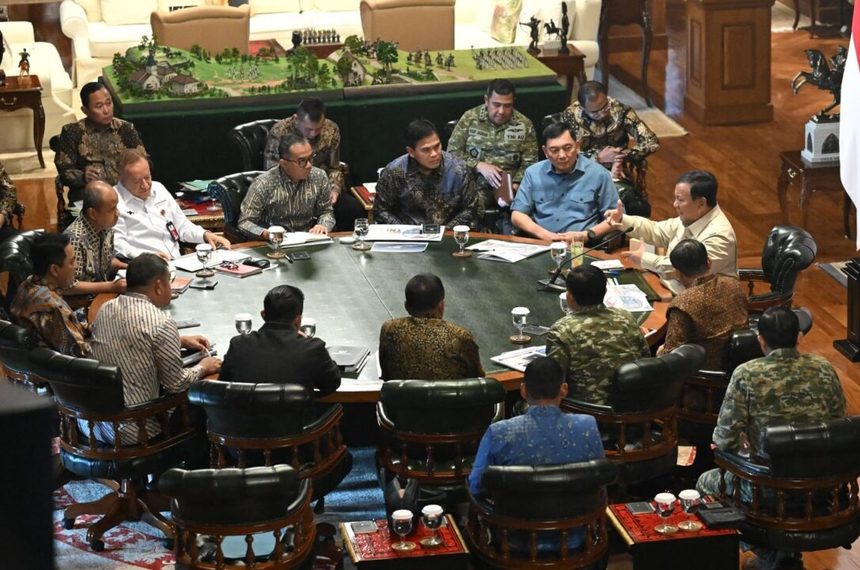 Prabowo Bahas Penyesuaian Rekrutmen TNI dan Penanganan Bencana di Hambalang