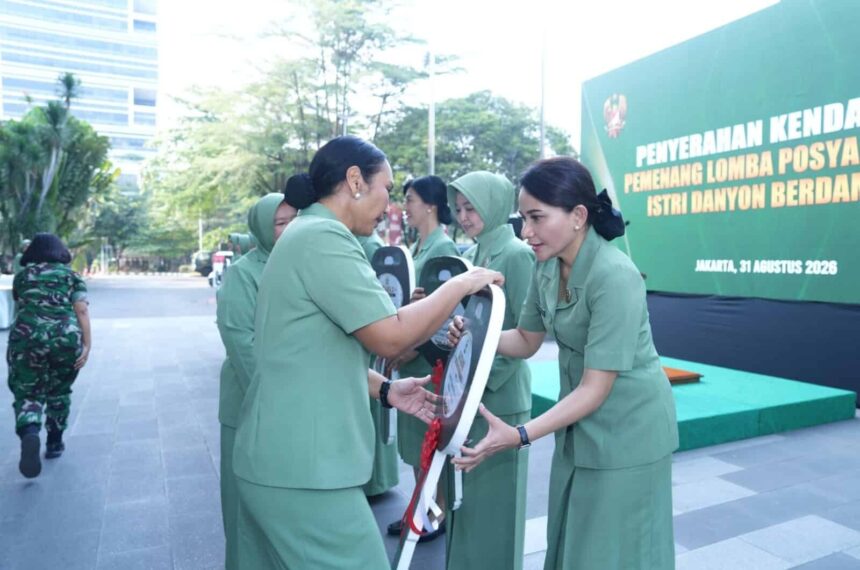 TNI AD Serahkan Kendaraan bagi Pemenang Posyandu dan Istri Danyon