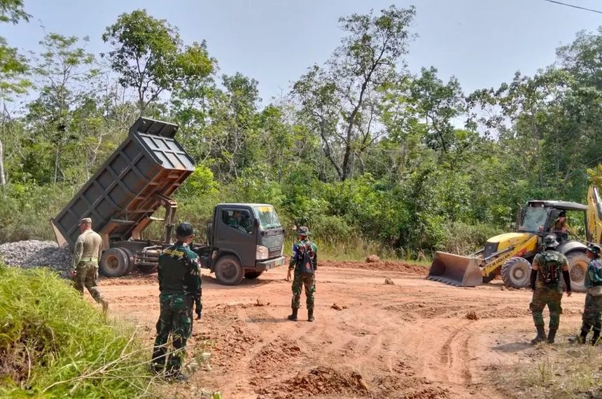 Wadan Kodiklat TNI Tinjau Pengerasan Jalan ENCAP SGS 2026