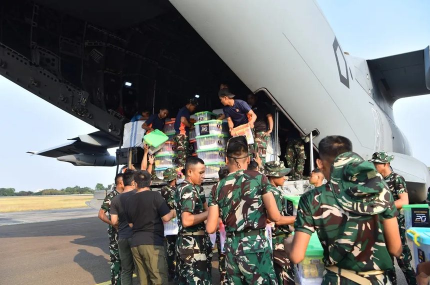 Gempa NTT Hari ke-20, TNI Kirim “18,191 Ton” Bantuan