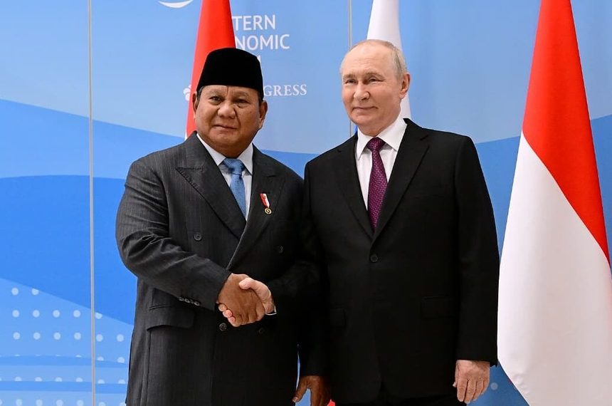 Prabowo-Putin Bertemu di Vladivostok, Tegaskan “Hubungan Strategis”