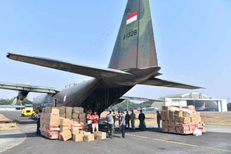 Lanud Halim Salurkan Alat Kesehatan untuk Penanganan Karhutla