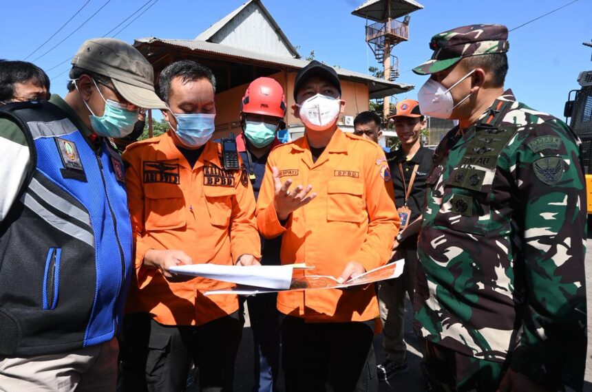 Lanud Adi Soemarmo Kerahkan Damkar Tangani Kebakaran TPA