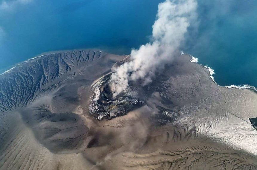 Erupsi Gunung Anak Krakatau Berakhir, Status Tetap Level III