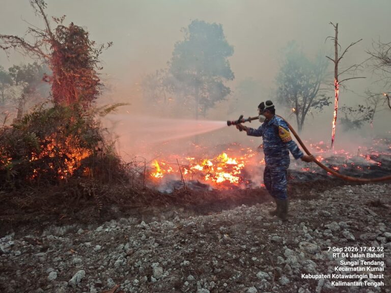 Karhutla Kotawaringin Barat, Lanud Iskandar Padamkan Api 10 Jam