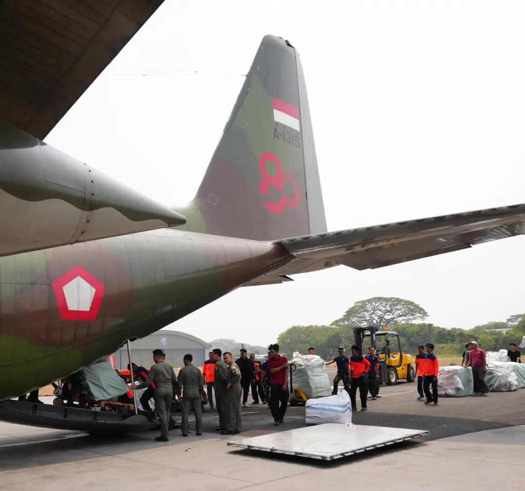Penanganan Gempa NTT Hari ke-25, “TNI Kirim 12,085 Ton Bantuan”