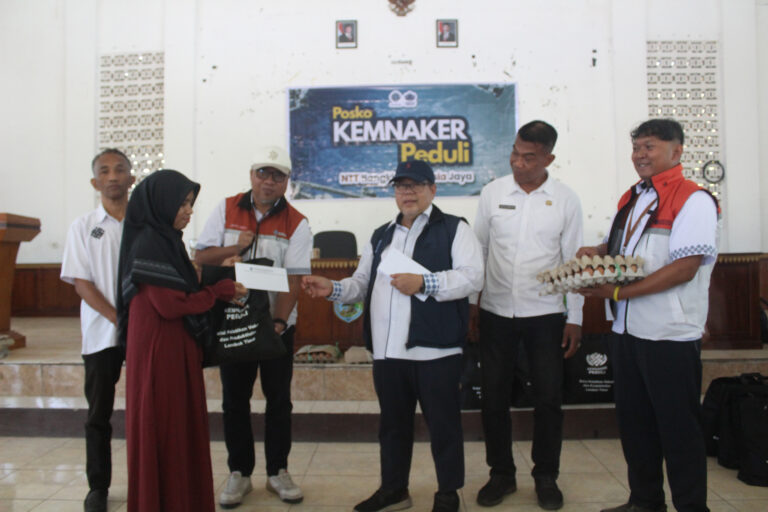 “Kemnaker Salurkan Bantuan Rp119,7 Juta” untuk Warga Terdampak Gempa Flores