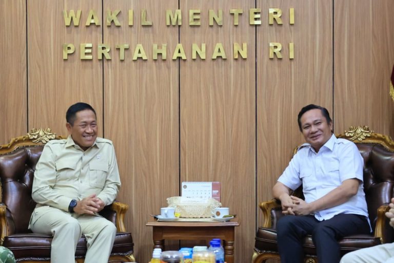 Wamenhan Wakili Menhan Terima Bupati Nias Barat, Bahas Penguatan Pertahanan Kepulauan