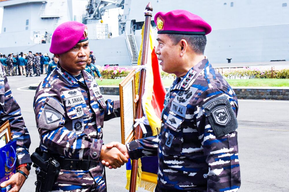 Yonif 1 Marinir “Buaya Petarung” Raih Batalyon Teladan TNI AL 2026