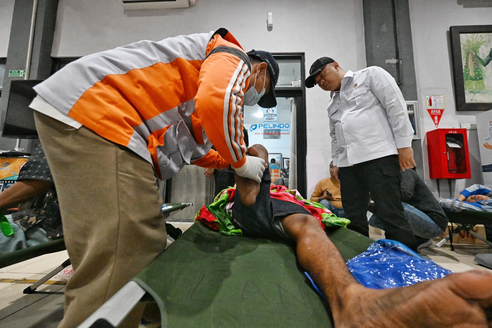 Dari Pelabuhan Trisakti, Menhub Dudy Prioritaskan Evakuasi KMP Virgo Transport 8