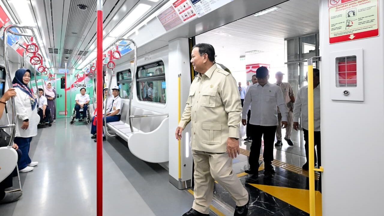 Tempuh 28 Menit, Presiden Prabowo Jajal LRT Jakarta Kelapa Gading-Manggarai