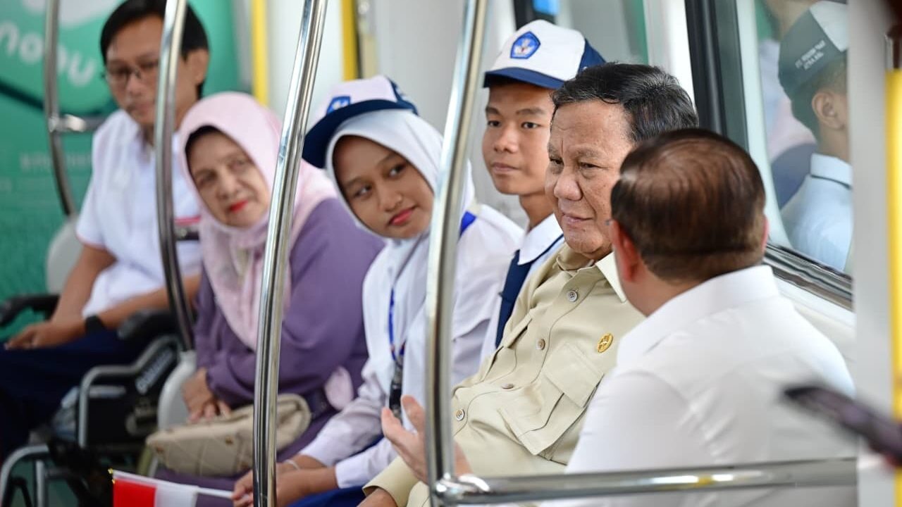 Naik LRT Bersama Presiden Prabowo, “Warga Ceritakan Pengalaman dan Harapan”