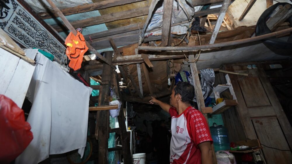 Menteri PKP Tinjau Bedah Rumah di Petamburan, Pastikan Bantuan Tepat Sasaran