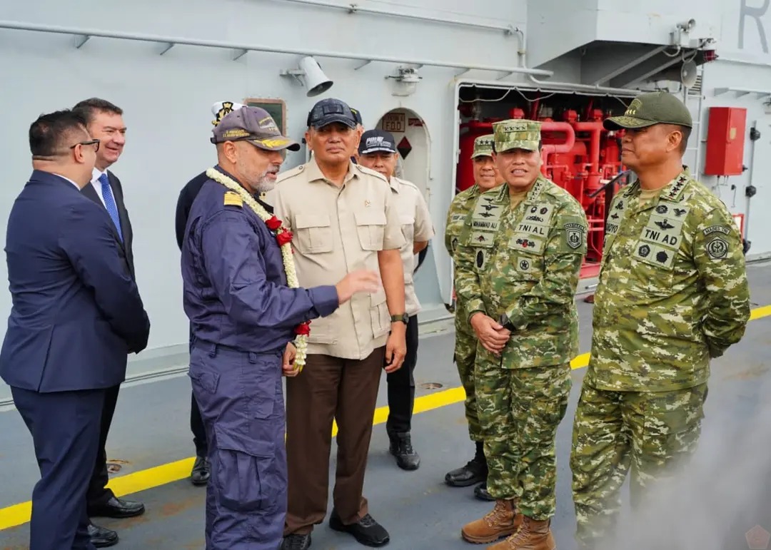 Wakil Panglima TNI Dampingi Menhan Sambut ITS Giuseppe Garibaldi