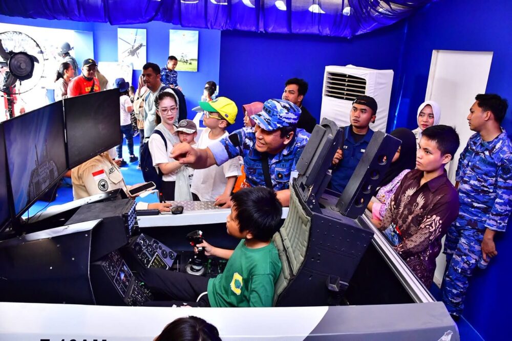 21 Stand TNI AU Tarik Antusias Masyarakat di TNI Fair 2026