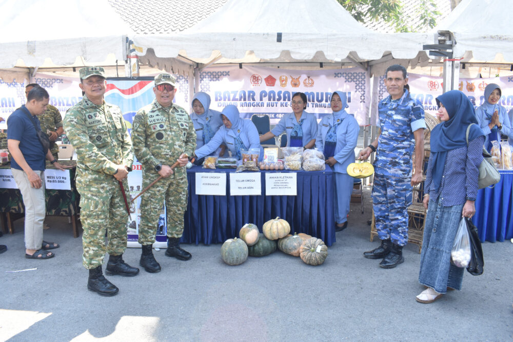 HUT ke-81 TNI, Wingdik 400/Matukjur Hadirkan Bazar Pangan Murah bagi Masyarakat