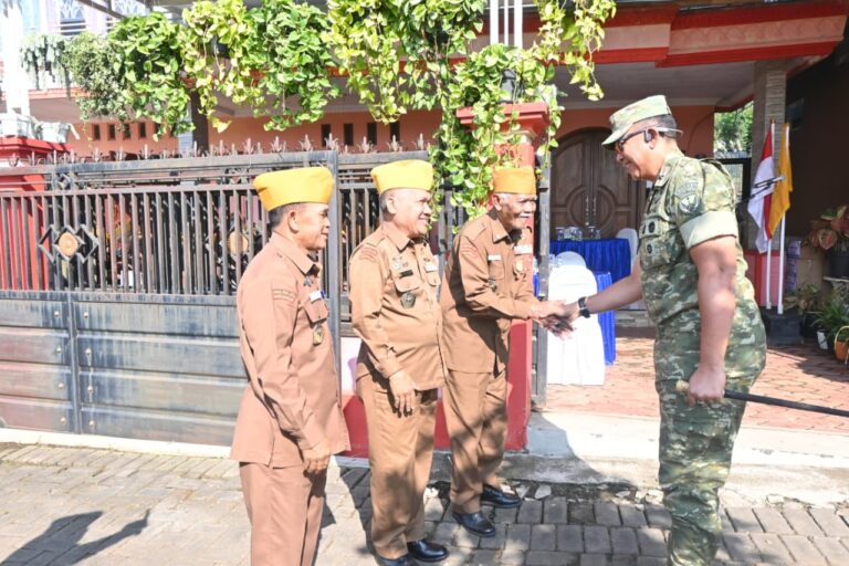 HUT ke-81 TNI, Lanud Abd Saleh Pererat Silaturahmi dan Berbagi dengan Veteran