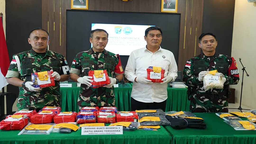 TNI AD Gagalkan Penyelundupan, 16,4 Kg Sabu Diserahkan ke BNNP Kalbar
