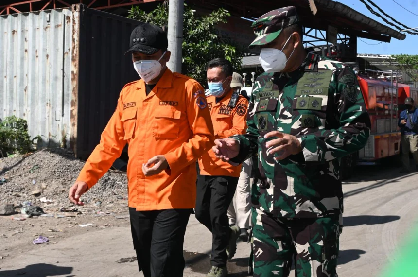 Lanud Adi Soemarmo Kerahkan Damkar Tangani Kebakaran TPA