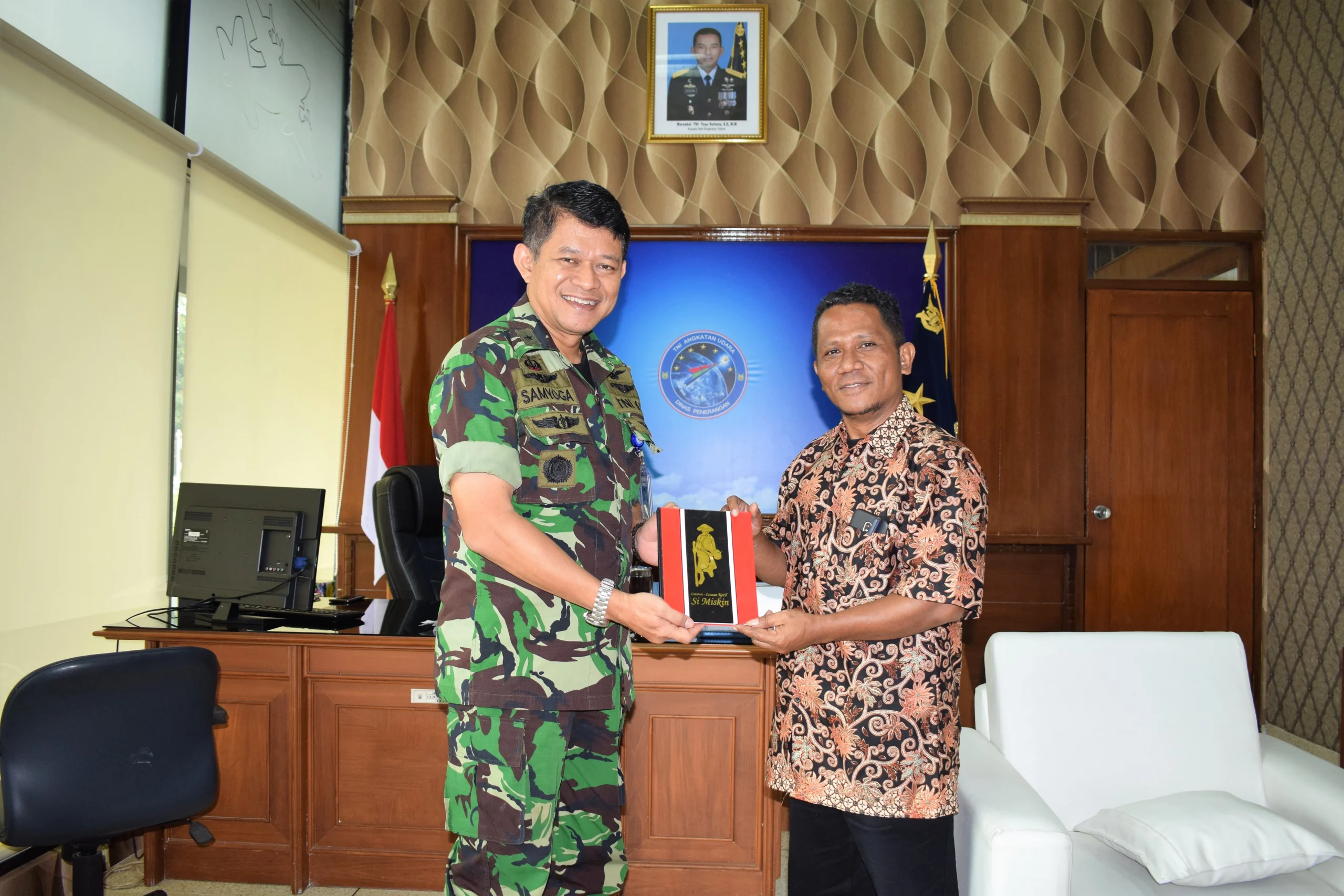 Kadispenau Marsma TNI Novyan Samyoga dengan Pemred MC101 Jul A Ebu Emu