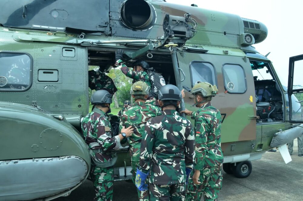 Lanud Supadio Kerahkan Tim Alfa Tangani Sisa Karhutla di Kalbar
