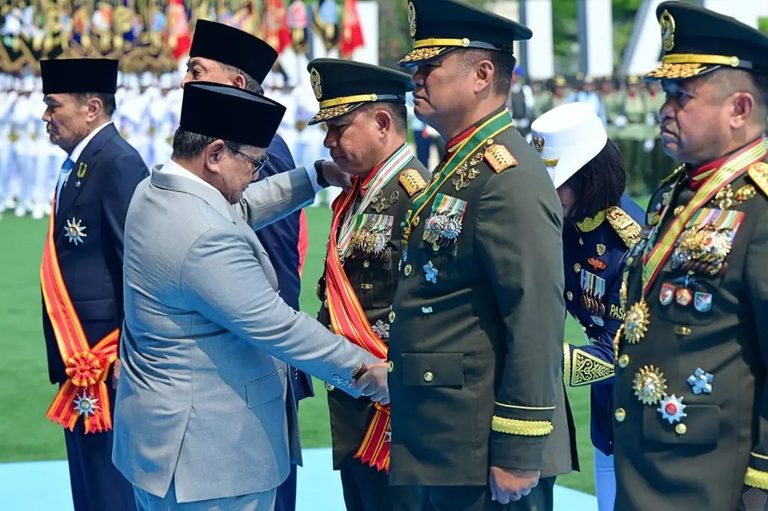 Presiden Prabowo Anugerahkan Bintang Mahaputera kepada 7 Tokoh TNI