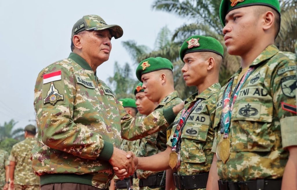 Menhan Sjafrie Tinjau Yonif TP 926/PL, Prajurit Diminta Siaga Amankan Perbatasan