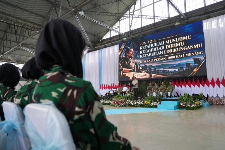 Menhan Sjafrie Tekankan Bela Negara dan Patriotisme kepada Siswa Komcad