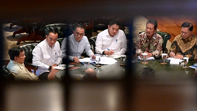 100 Kampung Nelayan Dikebut, Prabowo Siapkan Dermaga hingga Cold Storage