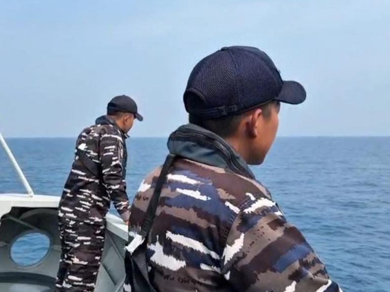Kapal Kargo Tenggelam di Utara Tuban, TNI AL Lanjutkan Operasi SAR