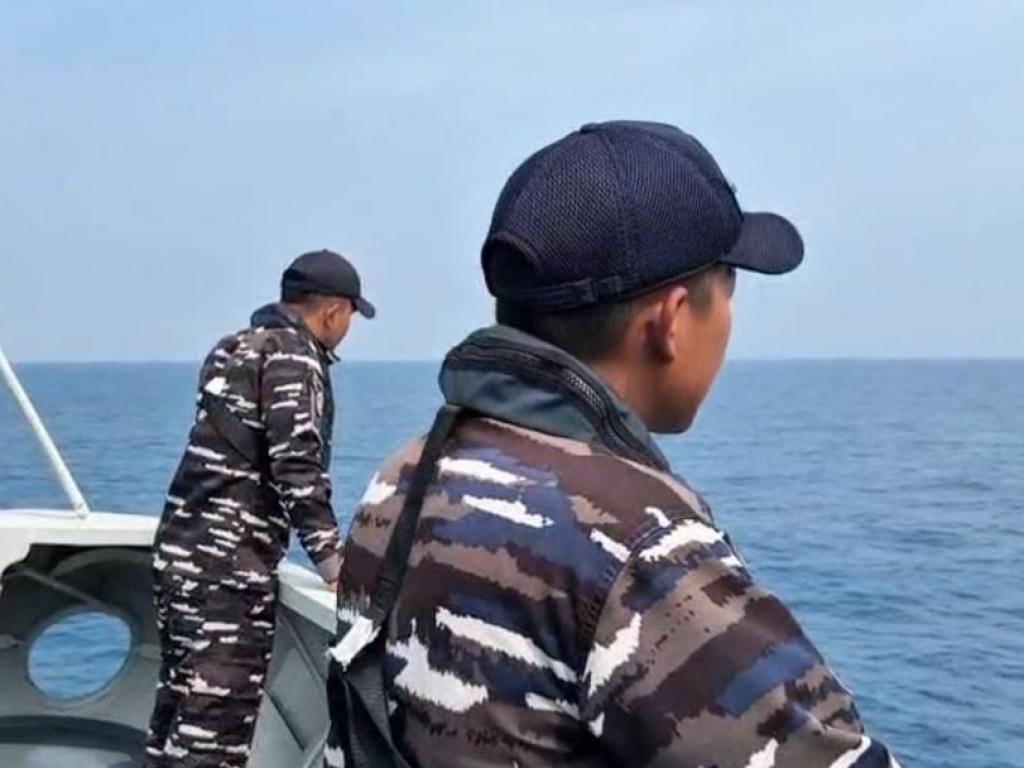 Kapal Kargo Tenggelam di Utara Tuban, TNI AL Lanjutkan Operasi SAR